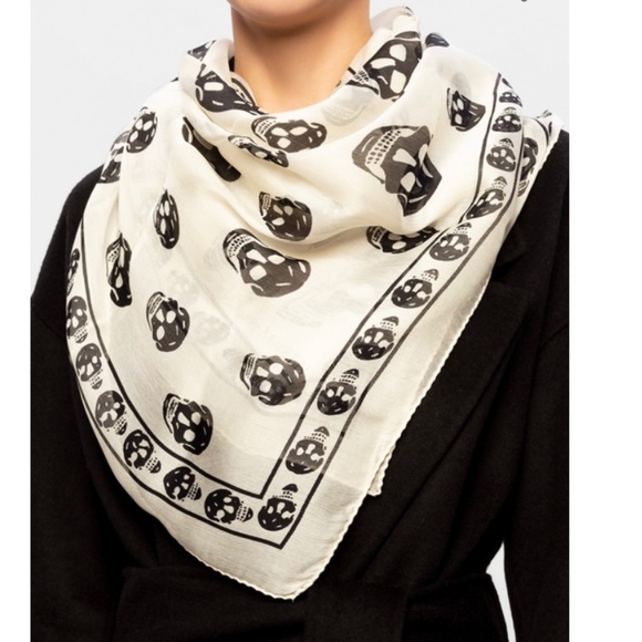 Alexander McQueen Accessories - Alexander McQueen silk skull scarf black and cream